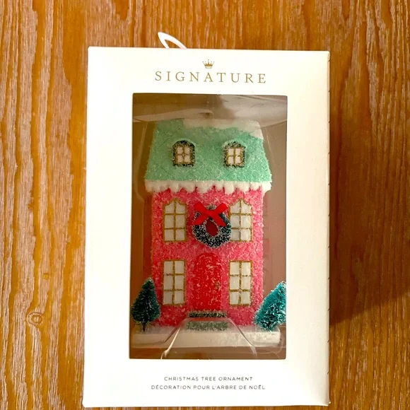 Hallmark Signature Series Festive Row House 2024 - Picture 2 of 8